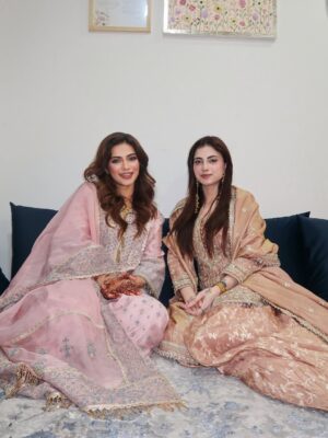 Nagma Mirajkar Instagram - wazwan, noon chai & eid vibes only 🌙💗🌸🤲🏻

nagma’s outfit: @shopmulmul 
farrhana’s outfit: @petalsnx and jewellery: @adan_creation_

#farrhanabhatt #farrhanarebellions
