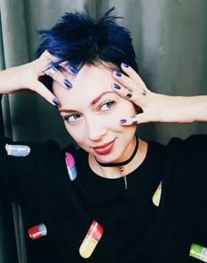 Nastasya Samburskaya Instagram - А это мой 2016… пока смотрела фотографии, была в шоке, за год я столько раз поменяла цвет волос и их длину… Столько событий еще происходило🤯