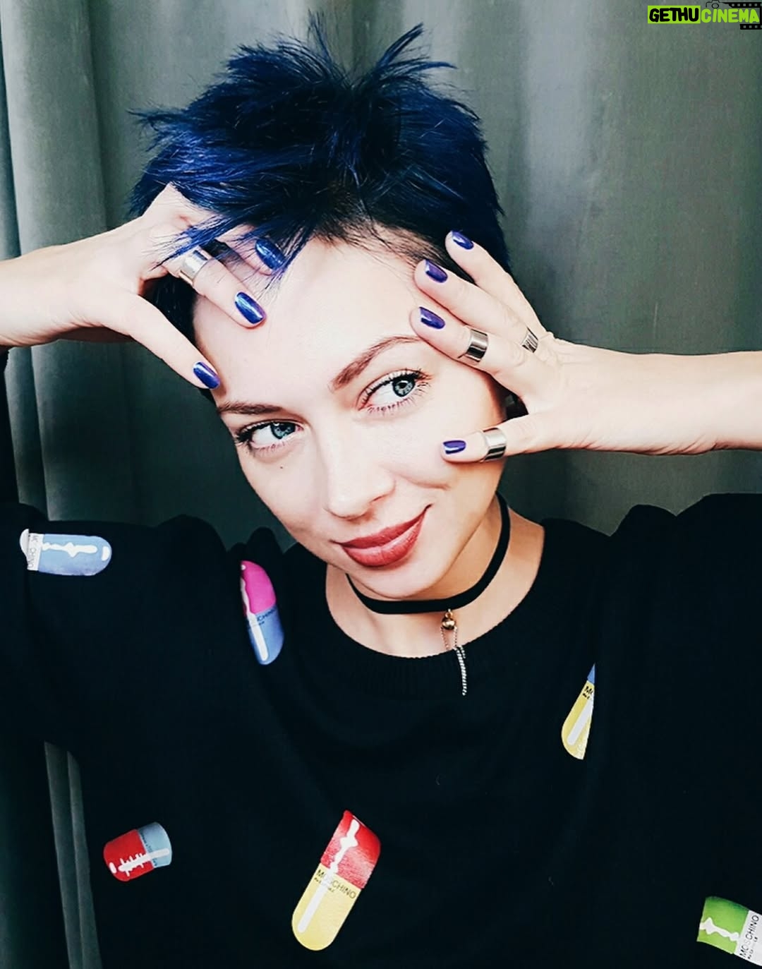 Nastasya Samburskaya - 95.4K Likes - А это мой 2016… пока смотрела фотографии, была в шоке, за год я столько раз поменяла цвет волос и их длину… Столько событий еще происходило🤯