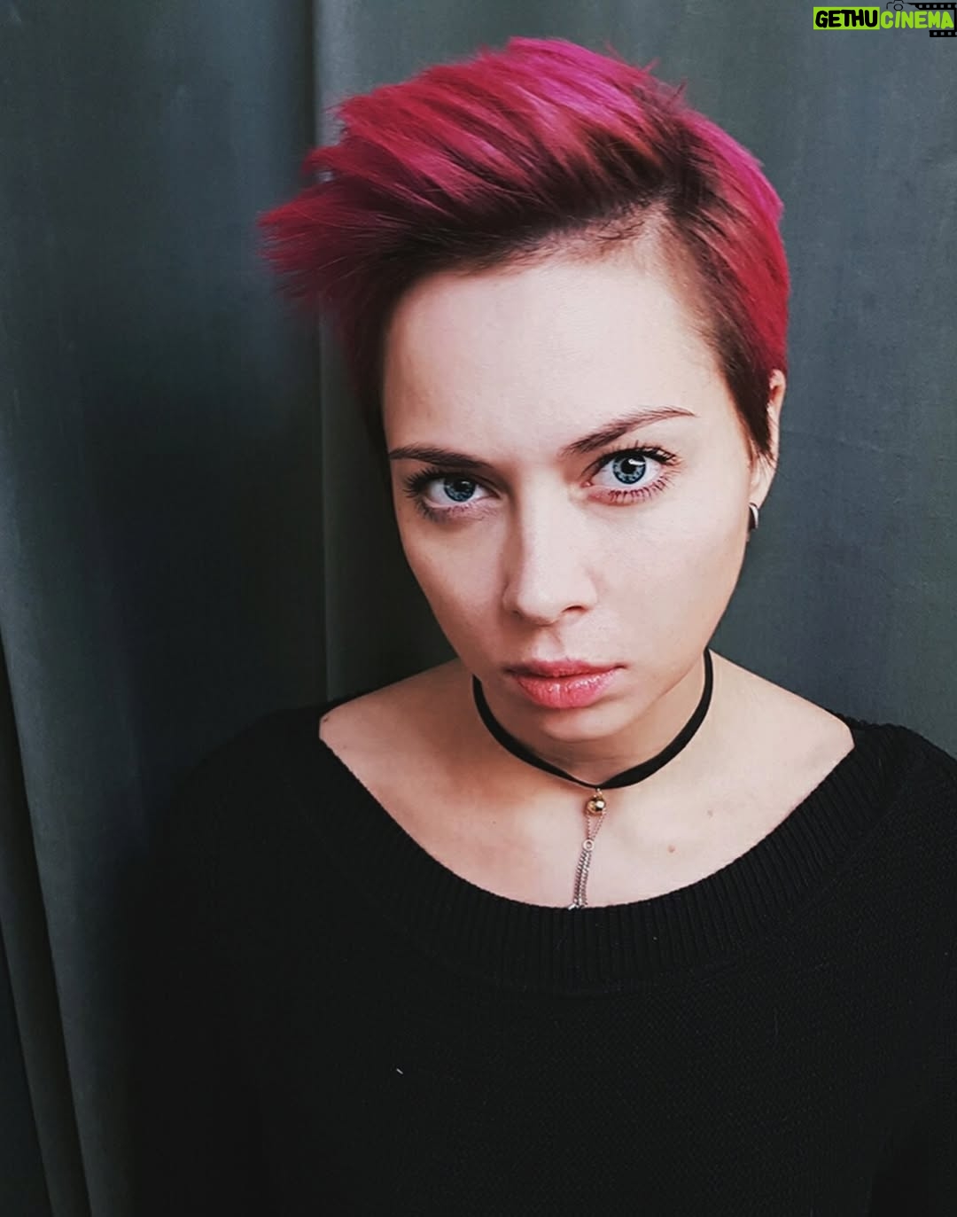 Nastasya Samburskaya - 95.4K Likes - А это мой 2016… пока смотрела фотографии, была в шоке, за год я столько раз поменяла цвет волос и их длину… Столько событий еще происходило🤯