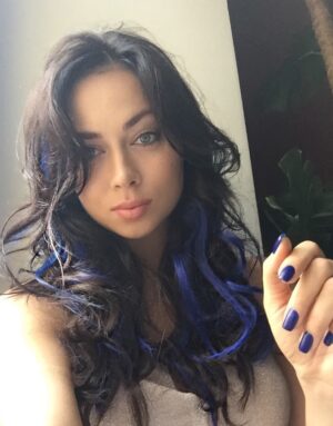 Nastasya Samburskaya Instagram - А это мой 2016… пока смотрела фотографии, была в шоке, за год я столько раз поменяла цвет волос и их длину… Столько событий еще происходило🤯