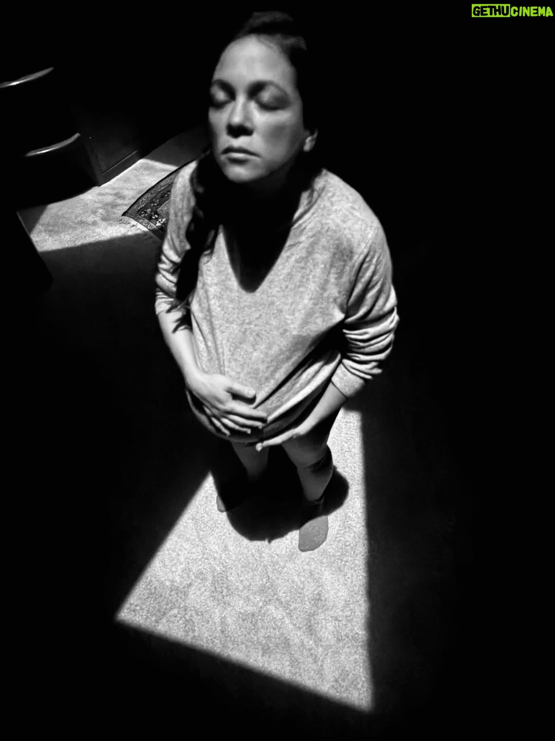 Natalia Lafourcade - 97.1K Likes - Noviembre/2025 Tiempos de espera y finalmente el día más esperado. No hay palabras suficientes para poder expresarlo y aún seguimos integrando tantos regalos y bendiciones. Viva la cuarentena a la cual tanto énfasis se le hace. El tiempo es maravilloso y más este espacio distinto que nunca antes viví y menos imaginé. Pues morir y renacer. Rendirnos a todo lo que aparece y aprender. ¡Viva la vida!