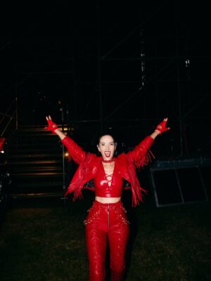 Natalia Oreiro Instagram - Épico show anoche de @lali en Montevideo.
Una locura acompañarte de sorpresa en mi tierra.
Gracias por cumplir sueños, nuestras niñas interiores estaban felices 👯‍♂️❤️‍🔥🎵
Mucha admiración para vos y todo tu equipo, y un público inolvidable en una noche mágica!

📸 @_brunoimanol 
@castillosfernando 
@vivistallone 
@domaleatherar 
@mariacherargentina 
@ghoda.uy 
@luligemelli
@diegoalfonsouy