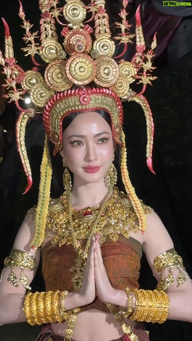 Natapohn Tameeruks - 61.8K Likes - รู้สึกเป็นเกียรติอย่างยิ่งที่ได้มีโอกาสร่วมงานกับนางราชลักษมี @taewaew_natapohn 💛 และทีมงานทุกท่าน ที่ได้ร่วมกันสร้างสรรค์งานเทศกาลดอกลำดวนบาน จังหวัดศรีสะเกษ ให้สวยงามและน่าประทับใจ 🌼 #มนตราศรีพฤทเธศวร #งานดอกลำดวนบาน #จังหวัดศรีสะเกษ