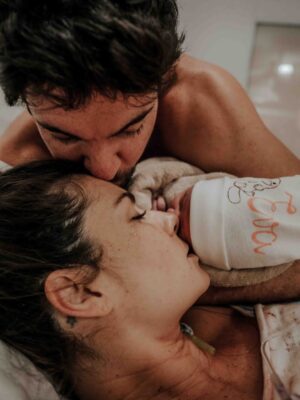 Nathalia Arcuri Instagram - Hoje, 8 de fevereiro de 2026 completo 41 anos de vida. Minha filha comemora seu primeiro dia. 
Que presente que a vida me deu de aniversário. A vida e o @lucaspugliessa esse paizão e parceiro de vida. 
Eva, seja bem-vinda ao nosso mundo, que hoje está mais bonito porque você chegou.