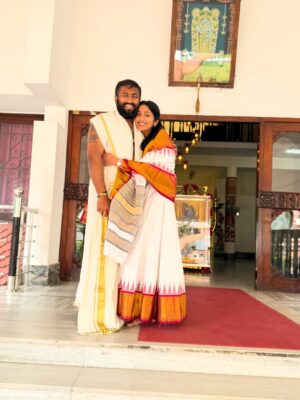 Navya Nair Instagram - Us ❤️❤️❤️ with guruvayurappan ❤️
Kannoossssss …