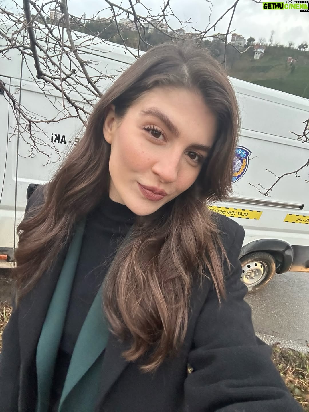 Naz Çağla Irmak - 266.4K Likes - deli olmişum bu ekibe deliii🫶🏻 
akşam yeni bölümümüzde görüşmek üzere🌹
@tasacakbudenizdizi