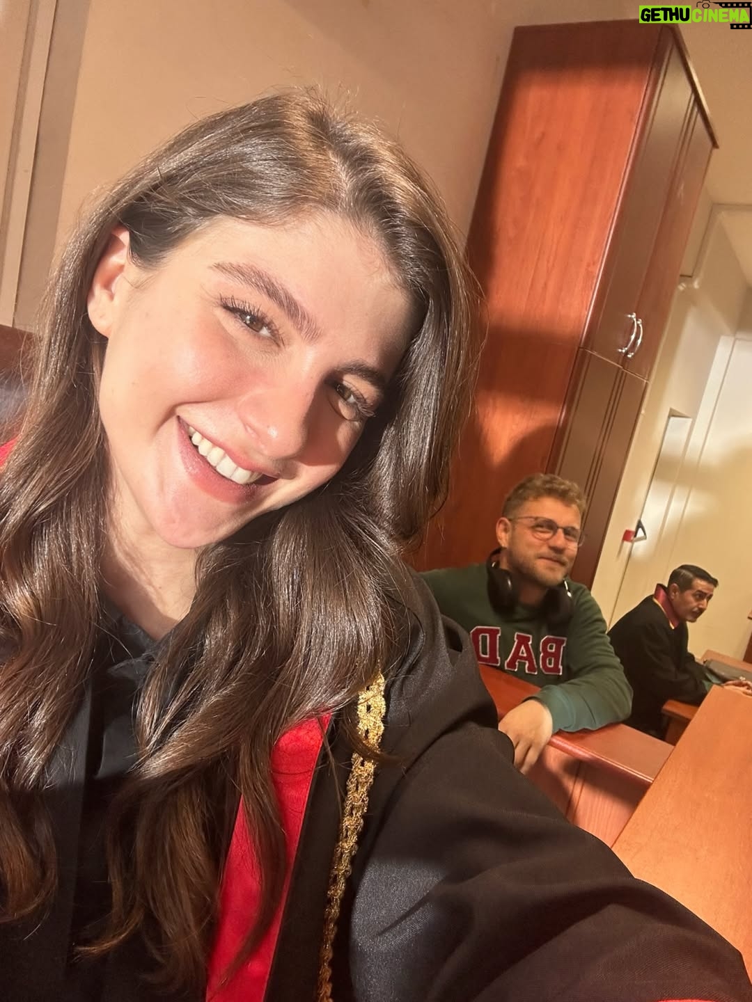 Naz Çağla Irmak - 266.4K Likes - deli olmişum bu ekibe deliii🫶🏻 
akşam yeni bölümümüzde görüşmek üzere🌹
@tasacakbudenizdizi