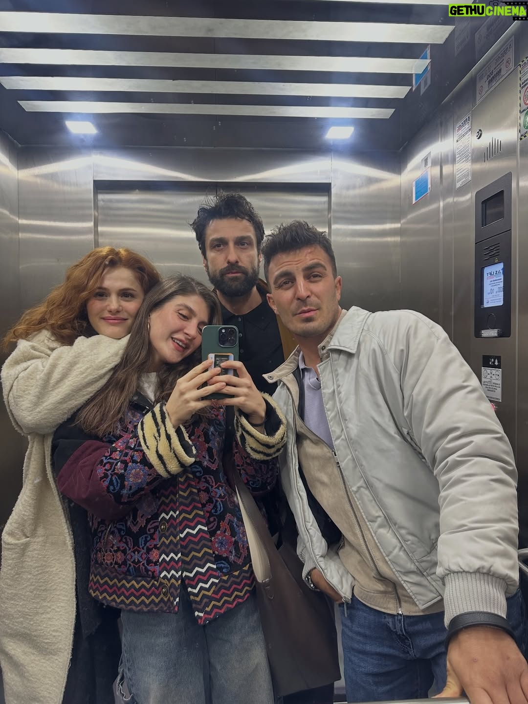 Naz Çağla Irmak - 104.7K Likes - saat acilen @tasacakbudenizdizi yeni bölüm saati olabilir mi lütfeeen? ⏰❤️

20.00’da @trt1 ekranlarında buluşana kadar, galeride kalanlarla oyalanıyorum🌹