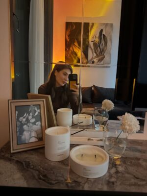 Naz Çağla Irmak Instagram - saat acilen @tasacakbudenizdizi yeni bölüm saati olabilir mi lütfeeen? ⏰❤️

20.00’da @trt1 ekranlarında buluşana kadar, galeride kalanlarla oyalanıyorum🌹