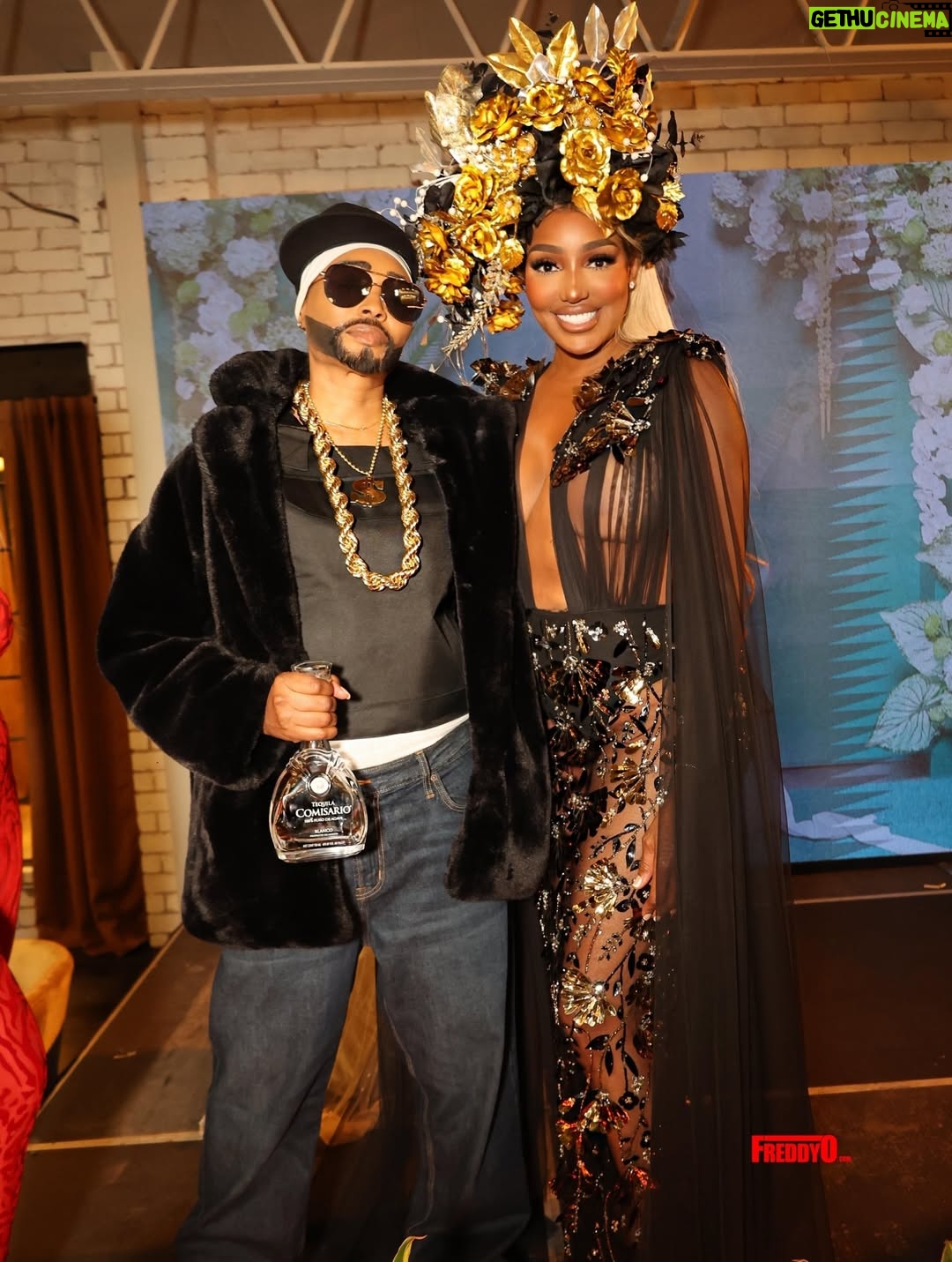 NeNe Leakes - 72.2K Likes - SWIPE: The Queen Of Atlanta has arrived 
#UGT

Dress: @michaelcostello 
Headpiece: @laureldewitt 
Makeup: @envymulatto 
Hair: @_kstylezhaircollection_ 
Style Team @parischea @neneleakes 
: @kingtroi 

It has been an honor and a pleasure to welcome you all to Atlanta ❤️