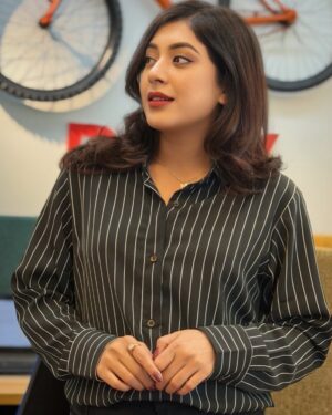Neelanjona Neela Instagram - Just joined in an office. How do i look?

Drama: অবশেষে। 
Directed by Mahmudur Rahman Hime