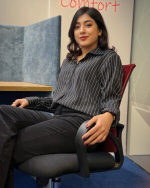 Neelanjona Neela Instagram - Just joined in an office. How do i look?

Drama: অবশেষে। 
Directed by Mahmudur Rahman Hime