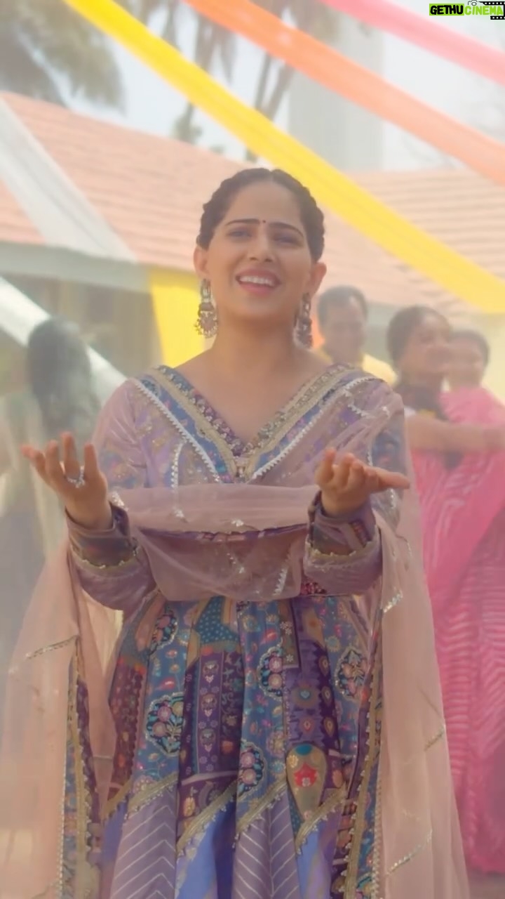 Neeti Mohan - 327.1K Likes - May this festival of colours bring endless happiness and unforgettable moments with your loved ones 🎉💖
Happy Holi to you and your family 🤗

#happyholi #holi #festival #bhajan