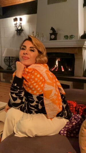 Neslihan Yeldan Instagram - @nesyeldan modal şallarım, kendi ürünüm diye söylemiyorum ama cidden yumuşaklıklarına, renklerine, çift desenli olmalarına bayılıyoruuumm.Yazın pareo, kışın şal olabilecek bir kumaş modal.Trendyol’dan ve instagram hesabımızdan ulaşabilirsiniz💜