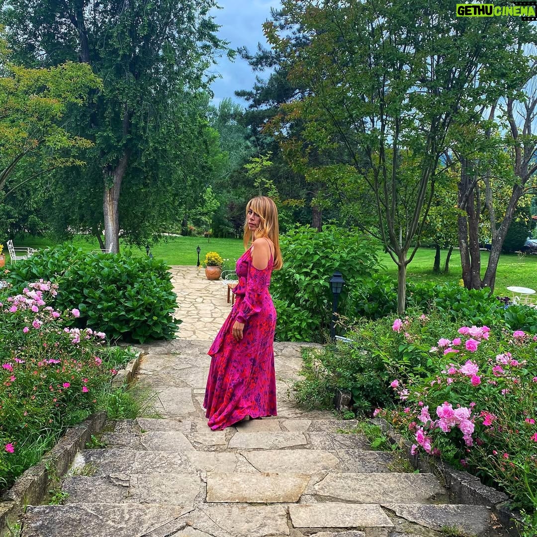 Neslihan Yeldan - 58K Likes - Merhaba haziran.
Güzelliğini, bereketini getir.
💕💕💕💕💕