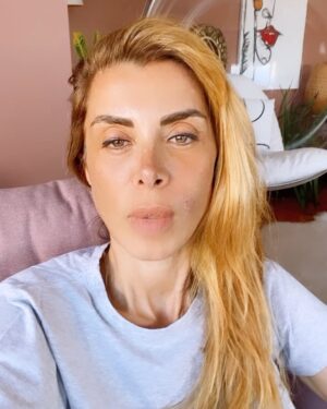 Neslihan Yeldan Instagram - İstanbul sözleşmesinden vazgeçmiyoruz.
@borakozge 
@sebnemsonmezolur