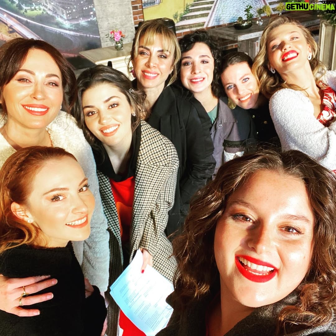 Neslihan Yeldan - 200.9K Likes - 35 haftadır yaz, kış, sıcak, soğuk, virüs, karantina demeden beraber çalışan bir grup emekçi kadın💕💕
@sencalkapimi
#happyinternationalwomensday
#womensupportingwomen 
#girlpower