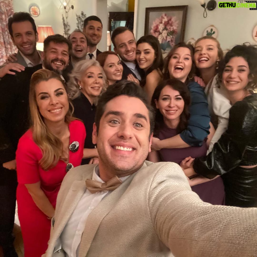 Neslihan Yeldan - 218.9K Likes - Mutlu haftalar, yüzümüz hep gülsün💖 27. Ve çok keyifli, kahkahalı bölümler ve daha nicelerine gülücükler aksın, hep beraber💖
Love continues💝
Herkesin dişleri gözüküyor, ne güzel değil mi😍
@sencalkapimi 
@mfyapimtv