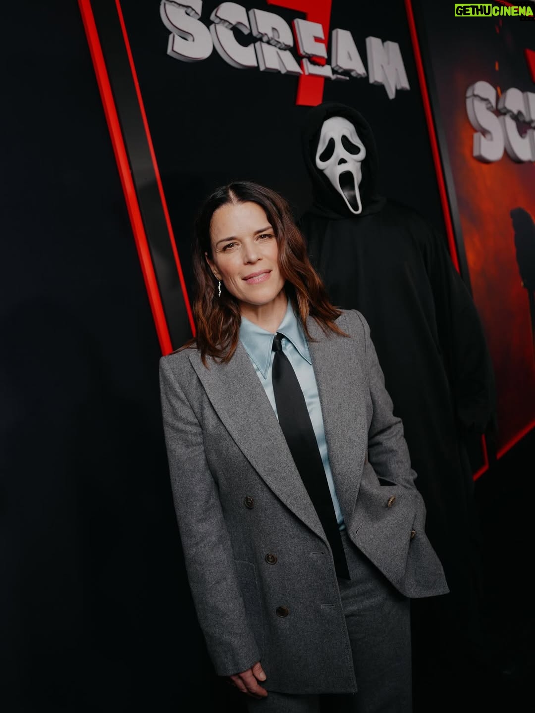 Neve Campbell - 152.8K Likes - A night to remember. 30 years later and the friendships, the fun, the creativity still alive. So grateful for Sidney and the legacy of Scream. Love you, Wes Craven. Love you, Kevin Williamson.