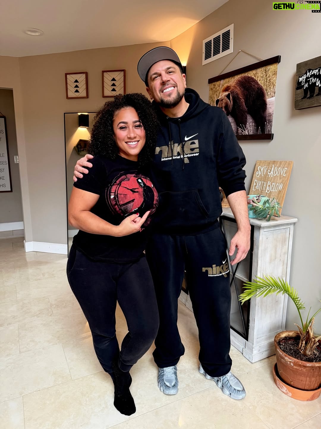 Nicole Alexander - 1.6K Likes - Breakfast with Hoopz!! @therealhoopz and @dreofficial23.  Great hang!