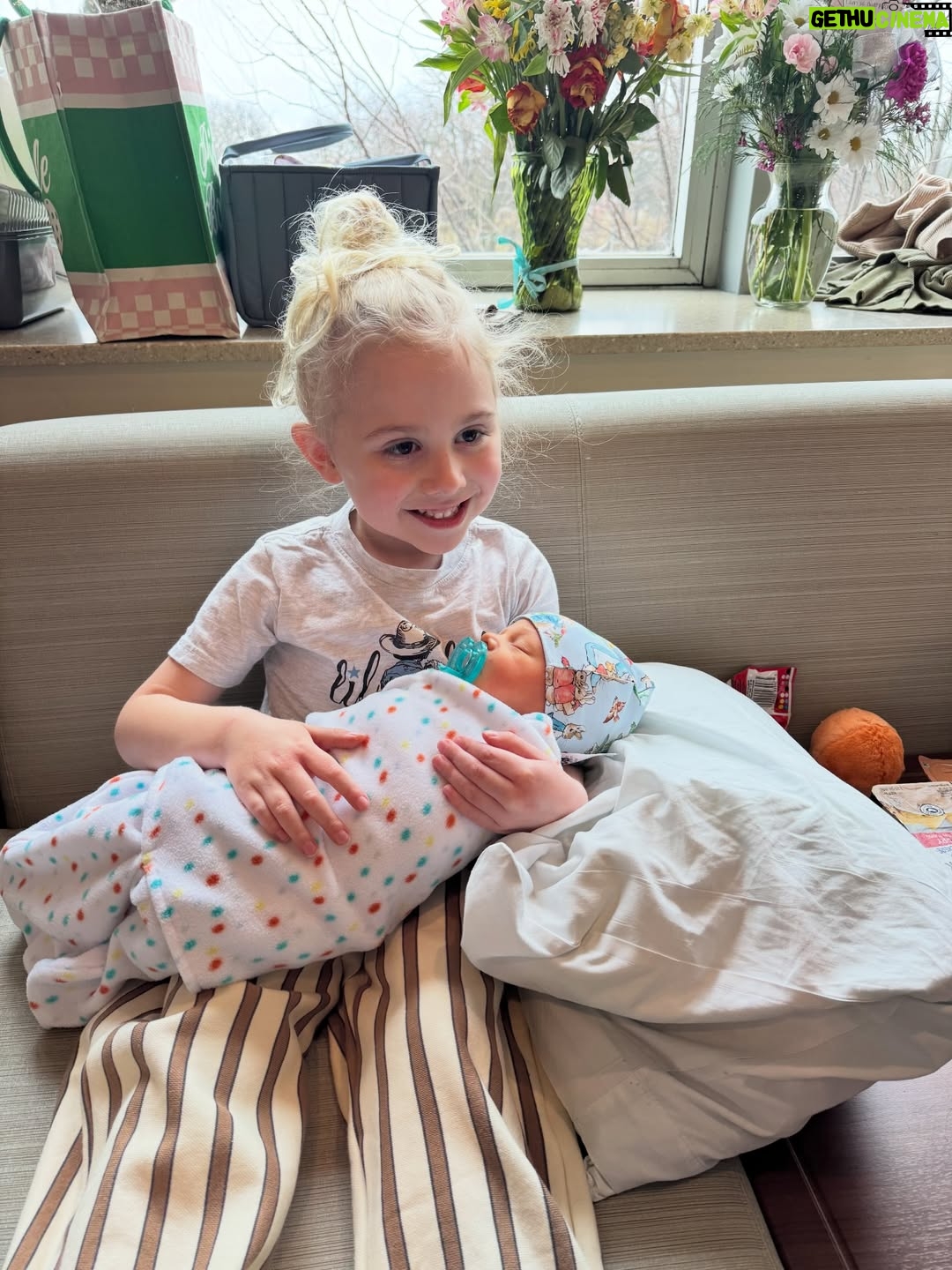 Nicole Franzel - 74.2K Likes - Raw hospital files 🥰 twin edition 🩵🩷

Our hospital stay had some unexpected twists and turns but we are all home and healthy! We are happy to share more of our journey but for now here’s some photos in chronological order of our stay.