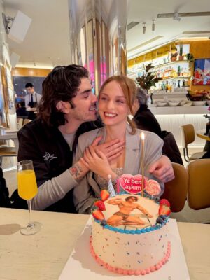 Nilperi Şahinkaya Instagram - 4 yaşıma girdim çok heyecanlıyım, işte kreş arkadaşlarımla ben!
2A sınıfından Baturalp, Sürpriz kutlama için teşekkür ederim💕