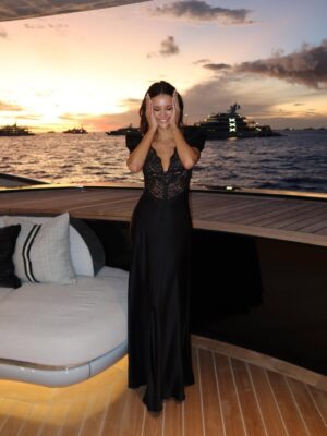 Nina Dobrev Instagram - One last one for the road… 📍St Barts 
NYE 2025/2026 you did not disappoint. @taragarlinghouse & @bgarlinghouse you hosted the trip of a lifetime with the most beautiful souls. Some old friends, some new friends… now all best friends. Haven’t laughed, been in awe or smiled this much in my life. The perfect way to ring in the new year. Off to a GREAT start.  Feeling beyond lucky, and grateful ♥️✨‼️