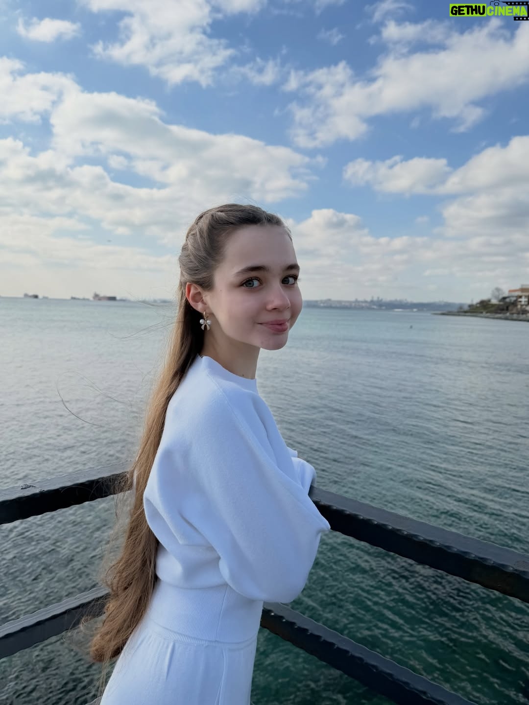 Nisa Sofiya Aksongur - 18K Likes - İlkbahar geldii🌷🌷

#nisasofiya #spring #white