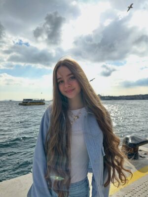 Nisa Sofiya Aksongur Instagram - Tatil bitmeden🩵☀️
#blue #nisasofiya #sea #sunny