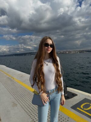 Nisa Sofiya Aksongur Instagram - Tatil bitmeden🩵☀️
#blue #nisasofiya #sea #sunny
