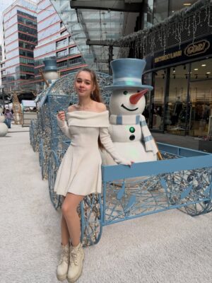 Nisa Sofiya Aksongur Instagram - Yıl bitmeden🎄❄️☃️
#nisasofiya #winter #newyear #snow