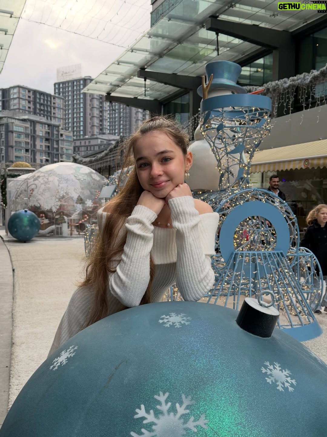 Nisa Sofiya Aksongur - 10.1K Likes - Yıl bitmeden🎄❄️☃️

#nisasofiya #winter #newyear #snow