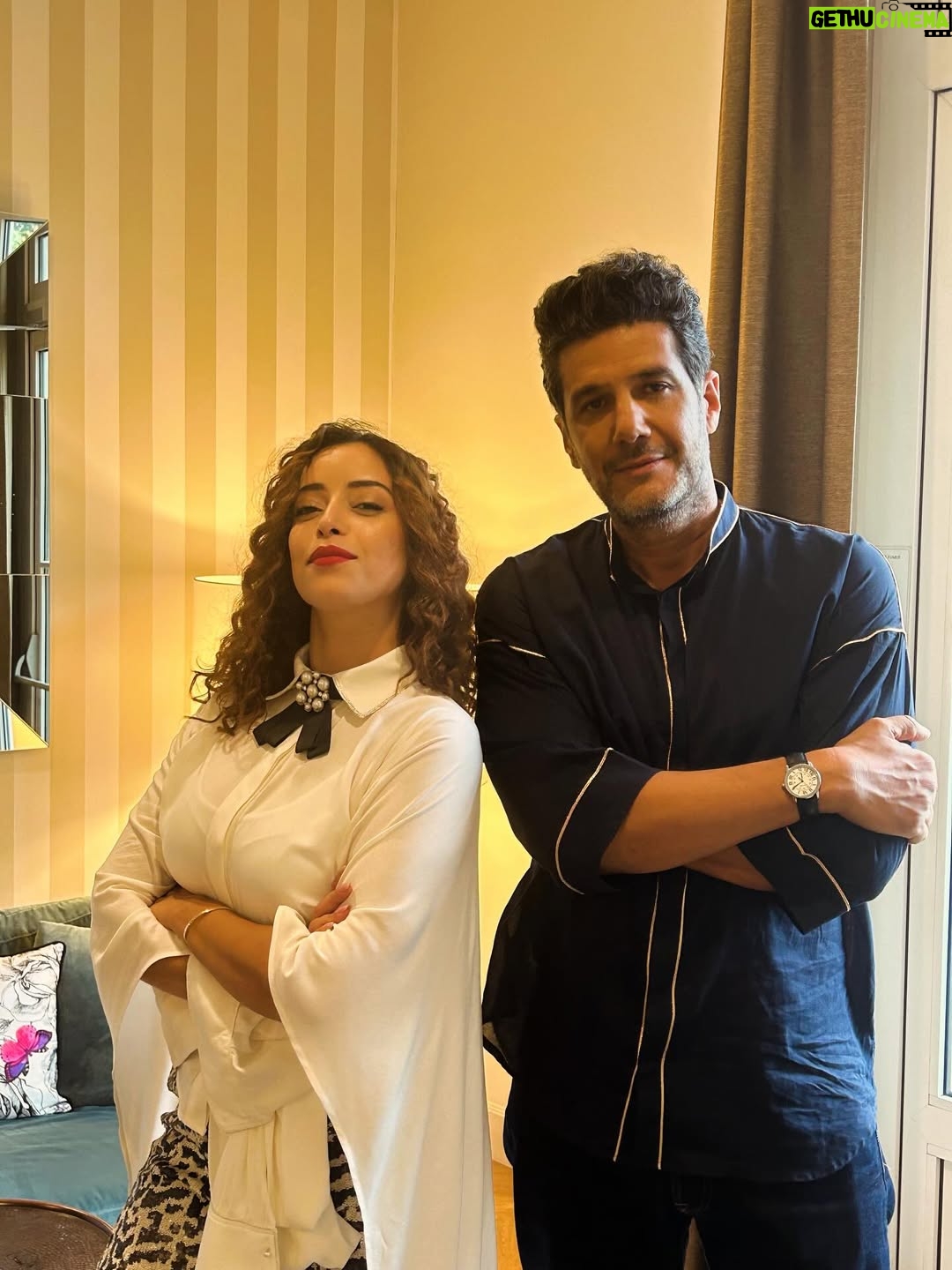 Nisrin Erradi - 3.1K Likes - Avec un complice de création. Mesdames et Messieurs : le seul et unique Nabil Ayouch. 

@nabil_ayouch

😎