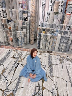 Nissa Sabyan Instagram - 🎼🎤… Subhanallah wabihamdihii
Subhanallahil adziim …🎼
Surga nya Carpet aesthetic cuma di @farahcarpetsofficial @intan_ahmad , thank u Baba & Mimi 🤍✨