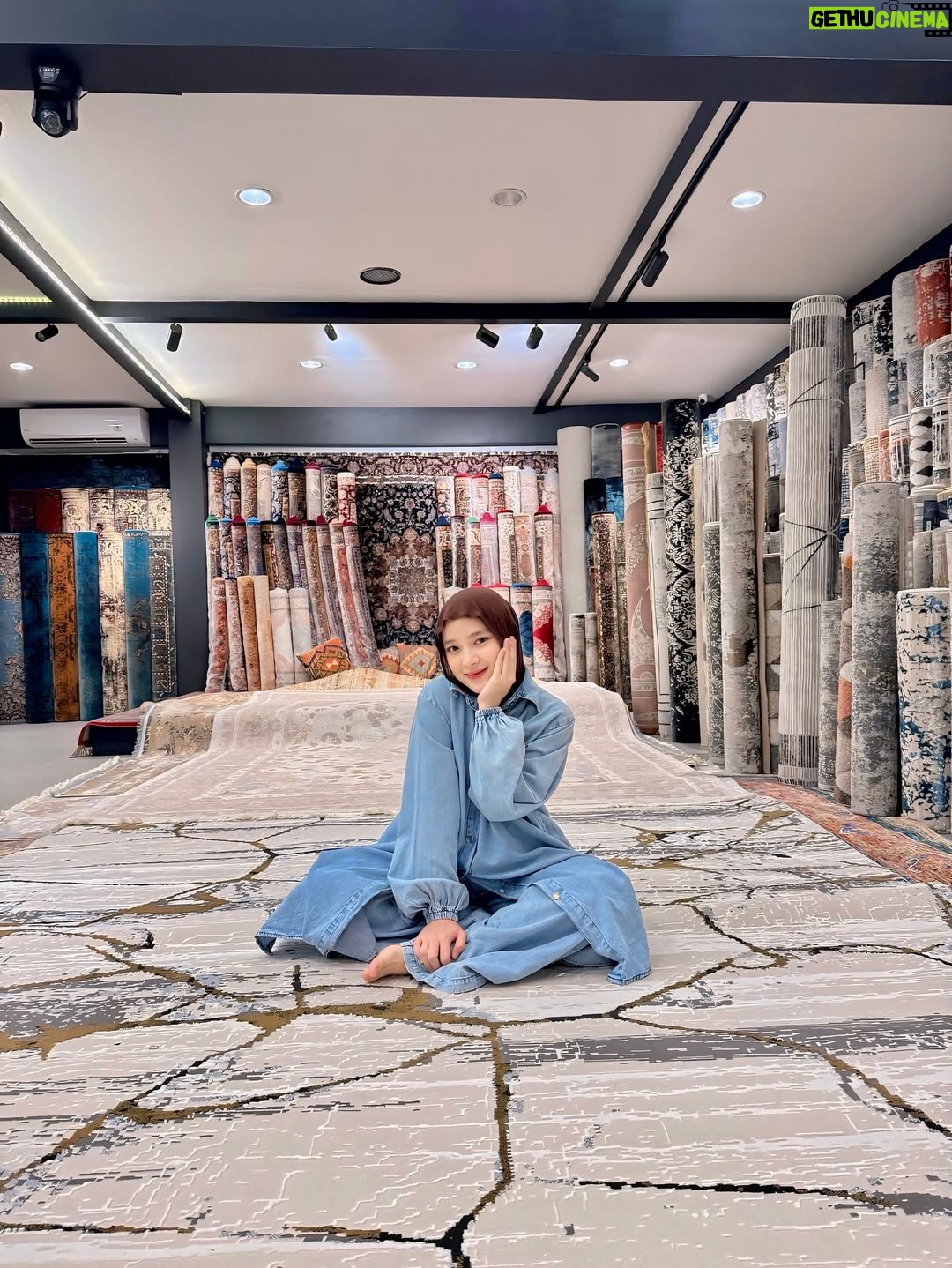 Nissa Sabyan - 88.7K Likes - 🎼🎤… Subhanallah wabihamdihii
Subhanallahil adziim …🎼

Surga nya Carpet aesthetic cuma di @farahcarpetsofficial @intan_ahmad , thank u Baba & Mimi 🤍✨