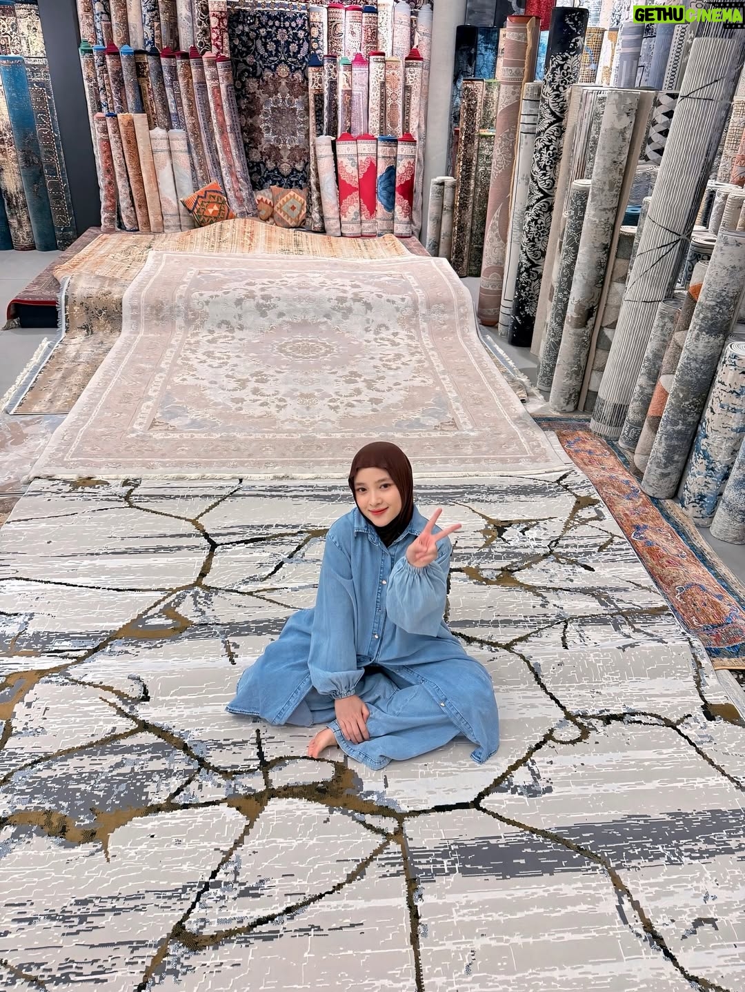 Nissa Sabyan - 88.7K Likes - 🎼🎤… Subhanallah wabihamdihii
Subhanallahil adziim …🎼

Surga nya Carpet aesthetic cuma di @farahcarpetsofficial @intan_ahmad , thank u Baba & Mimi 🤍✨