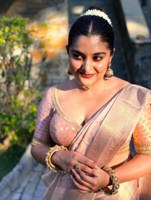 Nivetha Thomas Instagram - A little more than I would usually say..
became faster at doing my hair,
got slightly better at eye makeup techniques,
mastering quicker draping, and,
asked someone to click a picture for me.
Why is it important? Hmm.. It’s not in the larger scheme of things. But then I thought, life is made up of units of small moments that turn into nurturing memories thus making up our whole life. So, it is important! To me. And, it makes me happy knowing if someone read this and thought.. Hey! I did those things too. Acknowledged it, and felt happy.
Little things :)
