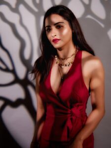 Actress Niyati Fatnani HD Photos and Wallpapers January 2026
