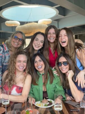 Nohely Arteaga Instagram - Hoy celebramos la vida, un año más de nuestra querida @mariantoduque y a todas las mujeres en su mes. Es maravilloso tenernos, apoyarnos y reconocernos todos los días..🎂🥳
¿Dónde nos reunimos? En @miso_ccs riquisimo!!!
@mariantoduque @villamizarsonia @nohelyarteaga @romeroadriana @doramazzone @vazquezbeatriz
