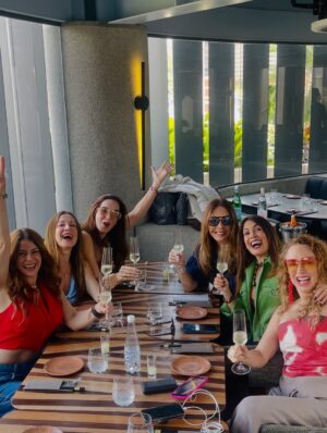 Nohely Arteaga Instagram - Hoy celebramos la vida, un año más de nuestra querida @mariantoduque y a todas las mujeres en su mes. Es maravilloso tenernos, apoyarnos y reconocernos todos los días..🎂🥳
¿Dónde nos reunimos? En @miso_ccs riquisimo!!!
@mariantoduque @villamizarsonia @nohelyarteaga @romeroadriana @doramazzone @vazquezbeatriz