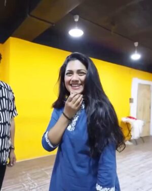 Nusrat Imroz Tisha Instagram - Behind the scene . 
Video: @zutons_snapshoot 

#tisha #imrose #nusratimrosetisha #dance