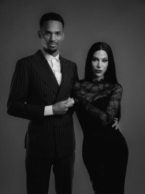Océane Amsler Instagram - J’ai tellement insisté pour ce shooting de la famille Addams et ils ont tous joué le jeu 🥹 Leurs tête de top model on en parle ? Et je ne suis pas peu fière de mon stylisme 💀