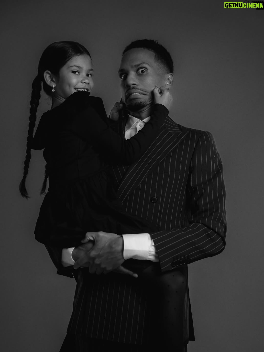 Océane Amsler - 490.3K Likes - J’ai tellement insisté pour ce shooting de la famille Addams et ils ont tous joué le jeu 🥹 Leurs tête de top model on en parle ? Et je ne suis pas peu fière de mon stylisme 💀