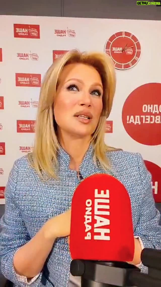 Olesya Sudzilovskaya - 4.8K Likes - Всем отличного дня! ☀️✨

Уже давно каждое утро субботы мы проводим всей семьей. ☕️❤️

Это традиция особенно дорога для меня — совместный субботний завтрак. Без спешки, без телефонов, с искренними разговорами и вниманием друг к другу.
За столом мы всегда задаём друг другу 2 вопроса. 
Каких именно? ⁉️ Рассказала в видео!😉😄

И ещё обязательно делимся впечатлениями, переживаниями и эмоциями. Такой простой ритуал, а сколько в нём силы. 💫 Он удивительным образом собирает всех и сближает. 🙏🏻❤️

А какие у Вас есть  семейные традиции? Скорее делитесь в комментариях! 💭📝

#олесясудзиловская #актриса #olesyasudzilovskaya #традиция #actress