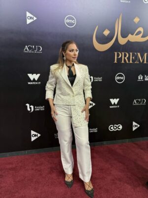 Olfat Omar Instagram - المتحدة وجمال المتحدة 😎❤️
Ramadan Premiere ❤️
#المتحدة
Suit by @bahighusseinofficial 
Styling by sondos￼
Heir style by Talal from Mohamed elsagheir 
Makeup by @tamerdahabofficial  @umsegypt