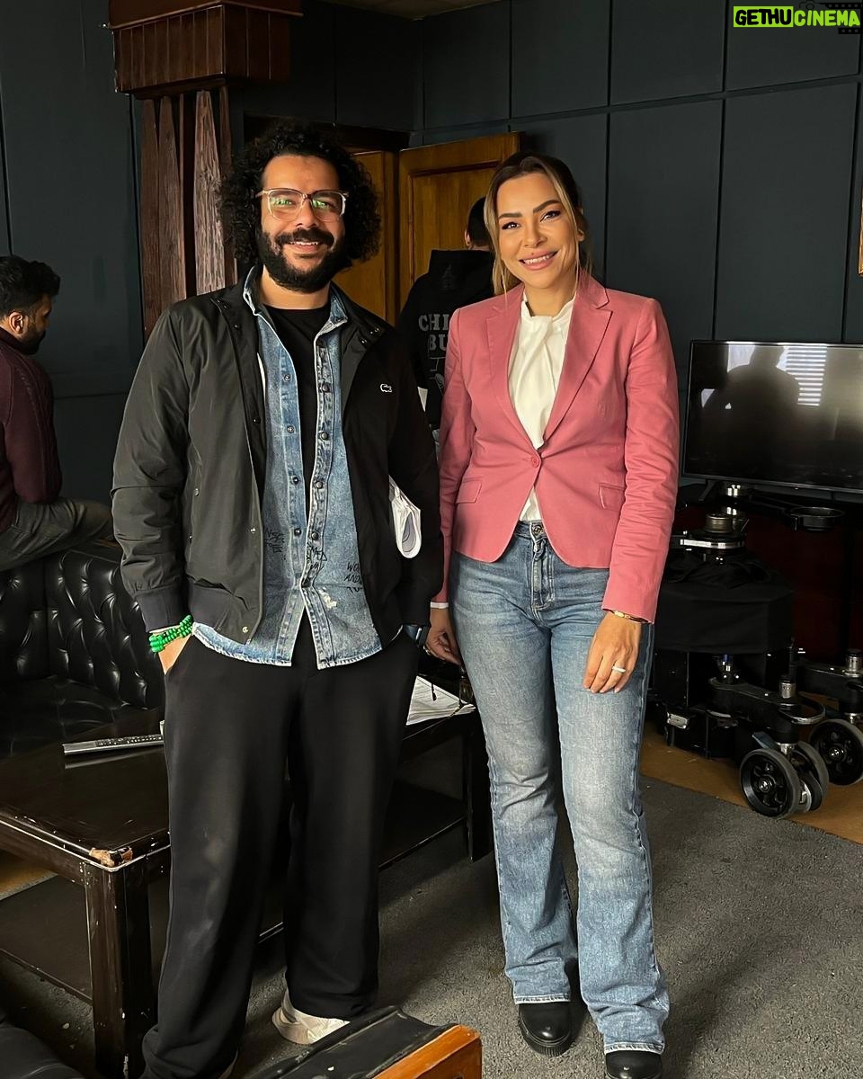Olfat Omar - 167 Likes - فخورة بالشغل مع فريق مميز 
من الانتاج للاخراج للتمثيل العمل بطوله الفنانين ياسمين رئيس واحمد فهمى وداليا مصطفي 🙏❤ والفنان إسلام جمال✨Eslam Gamal 
والمخرج أسامة عرابي🎥 Osama Oraby 
استنونا في مسلسل اسأل روحك ... رمضان 2026 🔥

#اسأل_روحك
#رمضان
#Ramadan
#ramadankareem 
#olfat_omar
#ألفت_عمر ✨ ‪‪@eslamgamalahmed‬‬‪@director_osamaoraby‬by⁩