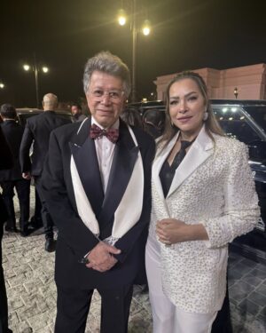 Olfat Omar Instagram - ⁨	⁨	لازم يكون post لوحده ماينفعشى صور تانى معاه 
الاسطوره 
العملاق صاحب التاريخ المبتكر صاحب اروع واغرب واجمل إعلانات وبرامج فى تاريخ مصر اللى مأثر فينا كلنا  الاستاذ طارق نور صاحب وكالة إعلانات طارق نور للاتصالات ومؤسس قناة القاهرة والناس. يعتبر أبرز الرواد في مجال الإعلانات في مصر.
وطبعا لا ننكر الدور الكبير والتتطور الملحوظ فى الدراما والشركه المتحده كرئيس للشركة المتحدة
وهتتفرجوا السنادى فى رمضان وتستمتعوا 
الصوره والبوست للتاريخ عشان قابلت ووقفت واتكلمت مع عقليه جباره كده
وبينى وبينكم وانا لسه بدرس كانت امنيه عندى انى اشتغل فى فريقه اى حاجه فى وكالة الإعلانات عشان اتعلم منه اى حاجه ولو صغيره فى الاداره فى الابتكار فى حل الأزمات اى حاجه وخلاص كنت زمانى فى حته تانيه 😎😎
بس مبسوطه انى بقيت فنانه بردو الفن جمعنى بيه❤️❤️❤️ وأدينا كلنا بنتعلم منه
‪‪@highlight‬‬‪@tareknourevents‬‪@ahmedatarek‪@tareknouradvertising‬tising⁩ @umsegypt
