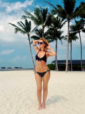 Olga Orlova Instagram - Мальдивский вайб))) 🏝️❤️🥥🍸
Сколько дней должен длиться ваш идеальный отдых? 🥰🫶🏼
@stregismaldives 🏝️