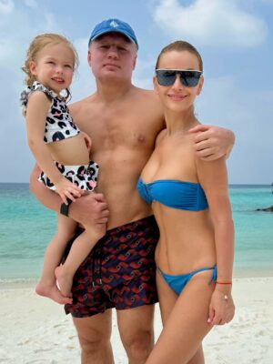 Olga Orlova Instagram - Мальдивский вайб))) 🏝️❤️🥥🍸
Сколько дней должен длиться ваш идеальный отдых? 🥰🫶🏼
@stregismaldives 🏝️